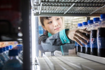 キャンペーンによる売場改装の人手不足を最適なタイミングで解消